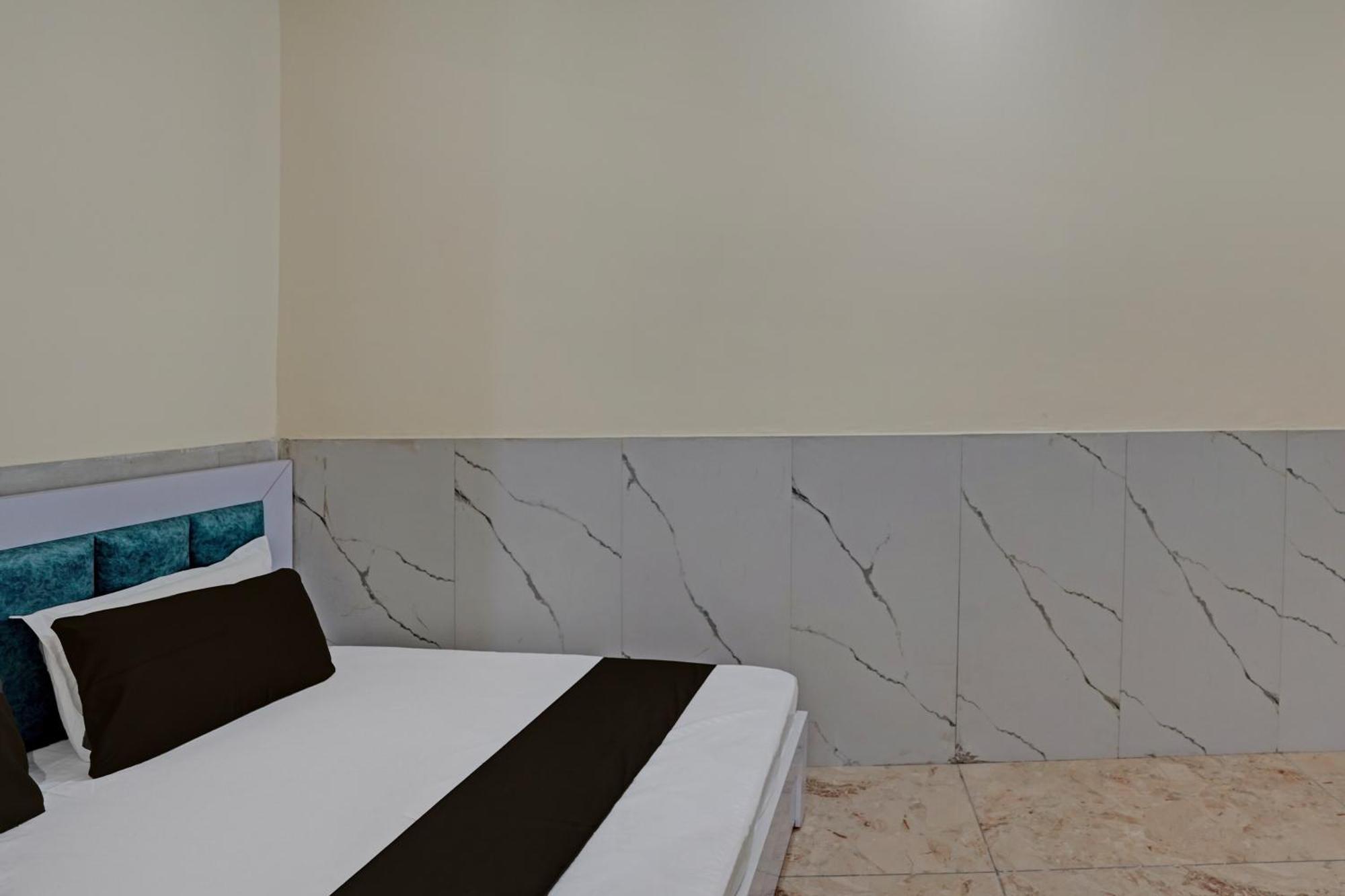 Hotel O Abhinav Hotel Нойда Экстерьер фото
