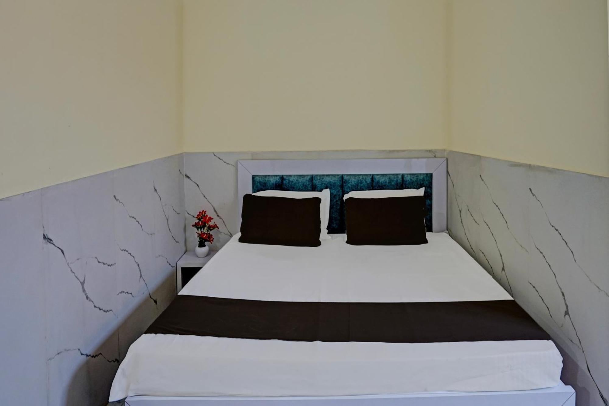 Hotel O Abhinav Hotel Нойда Экстерьер фото