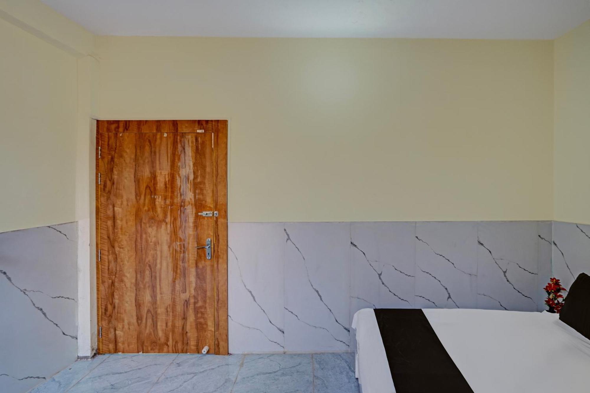 Hotel O Abhinav Hotel Нойда Экстерьер фото