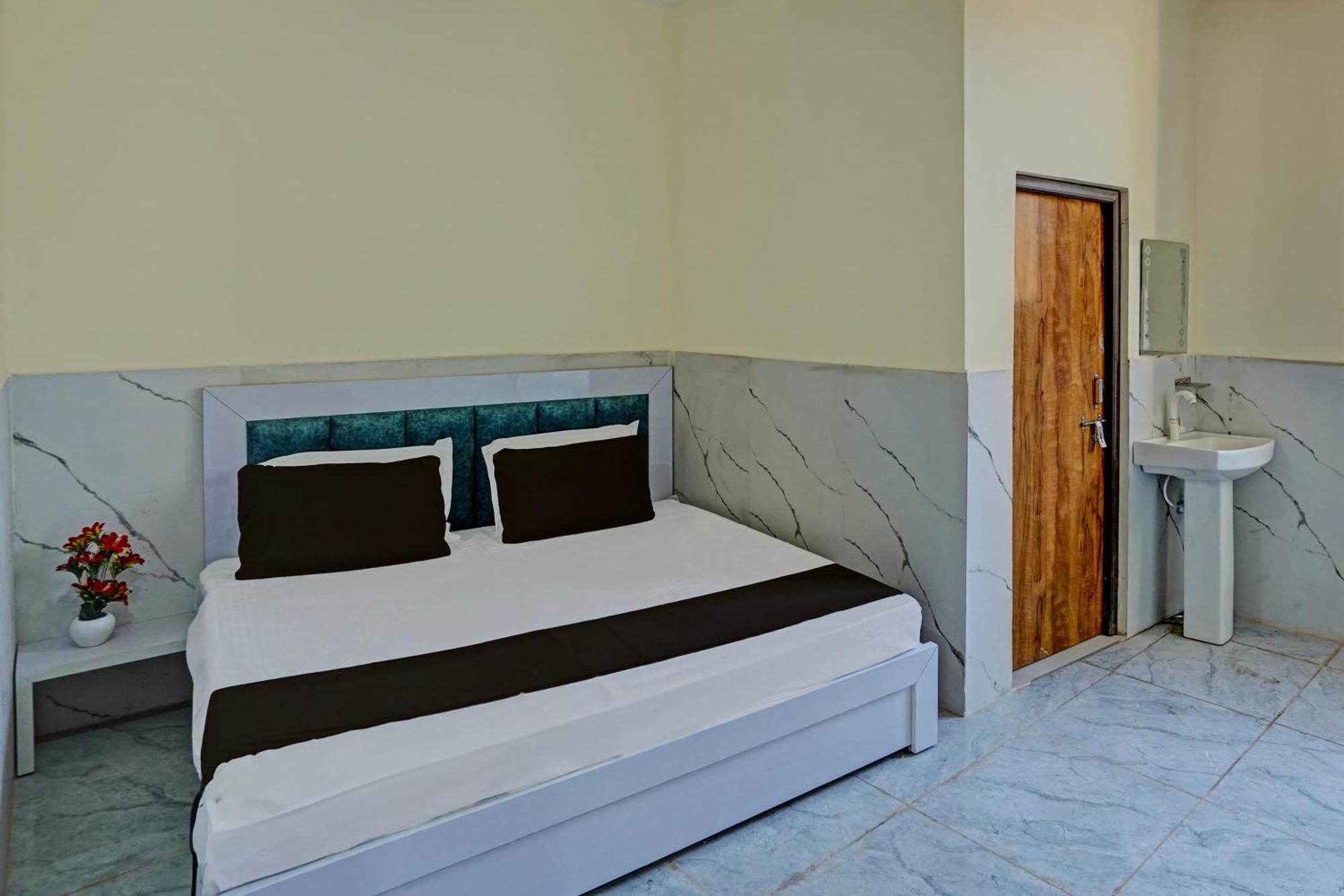Hotel O Abhinav Hotel Нойда Экстерьер фото