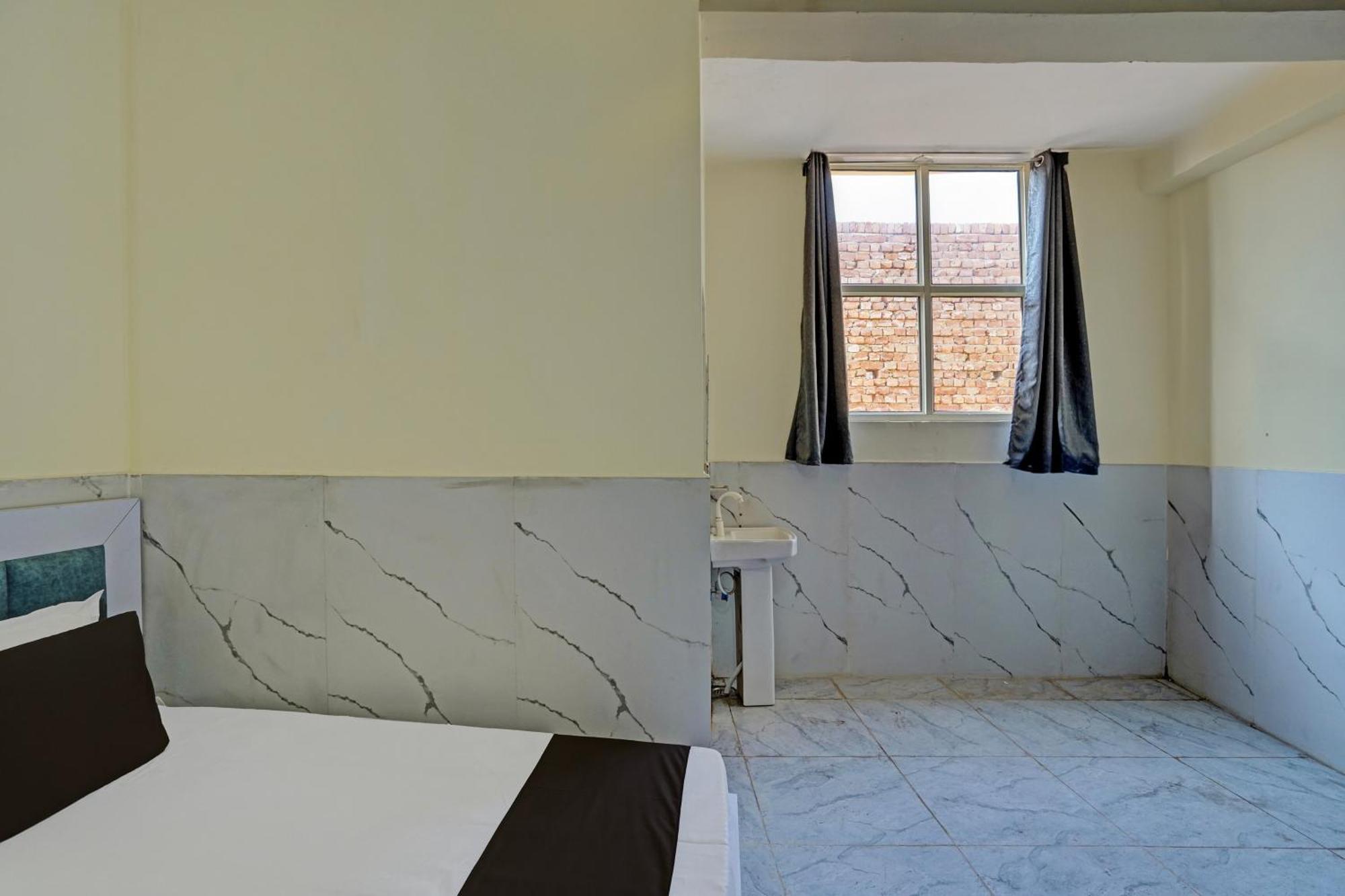 Hotel O Abhinav Hotel Нойда Экстерьер фото