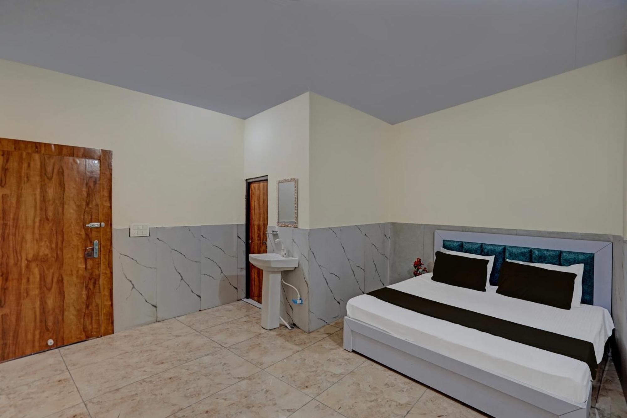 Hotel O Abhinav Hotel Нойда Экстерьер фото