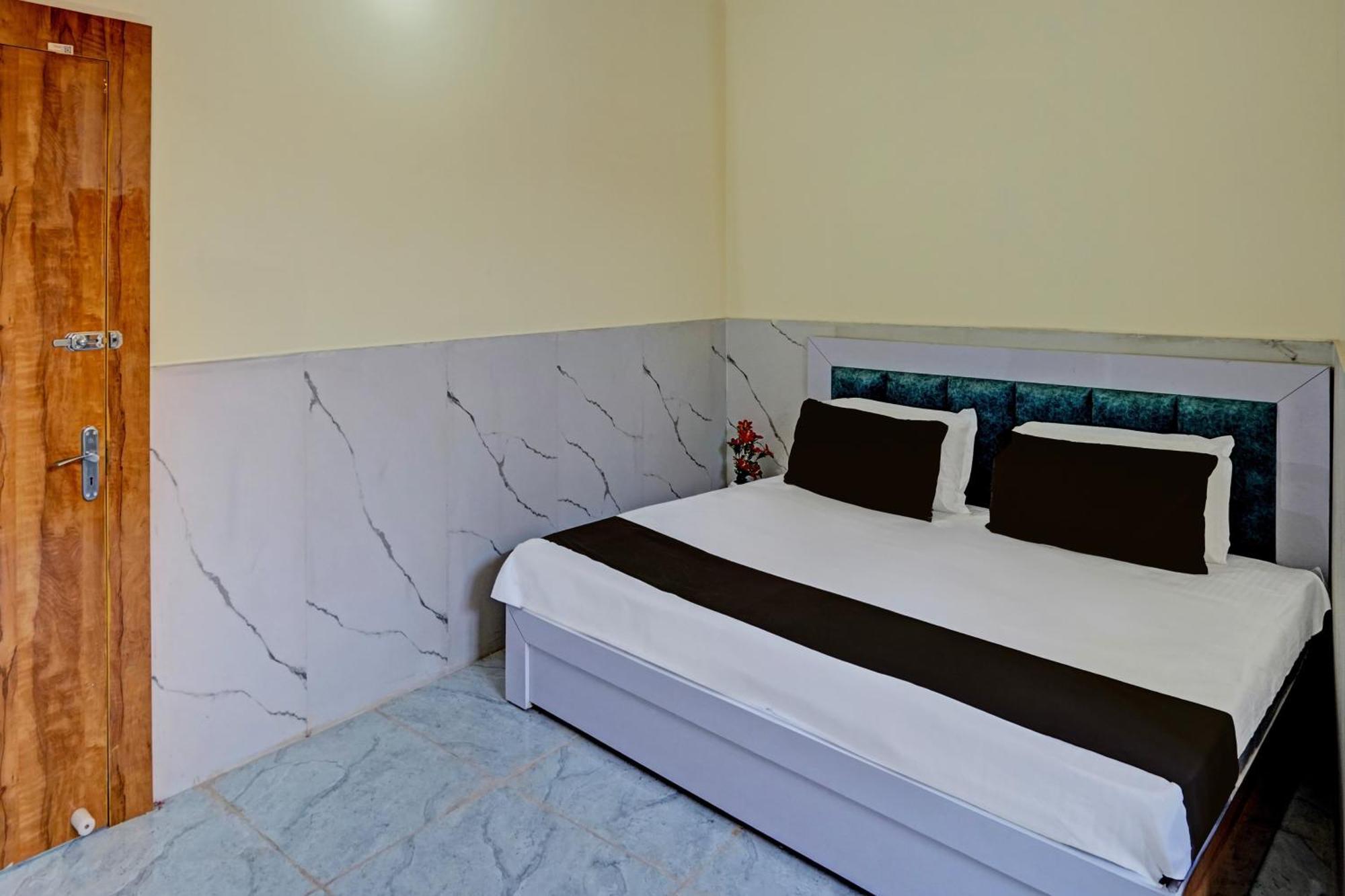 Hotel O Abhinav Hotel Нойда Экстерьер фото