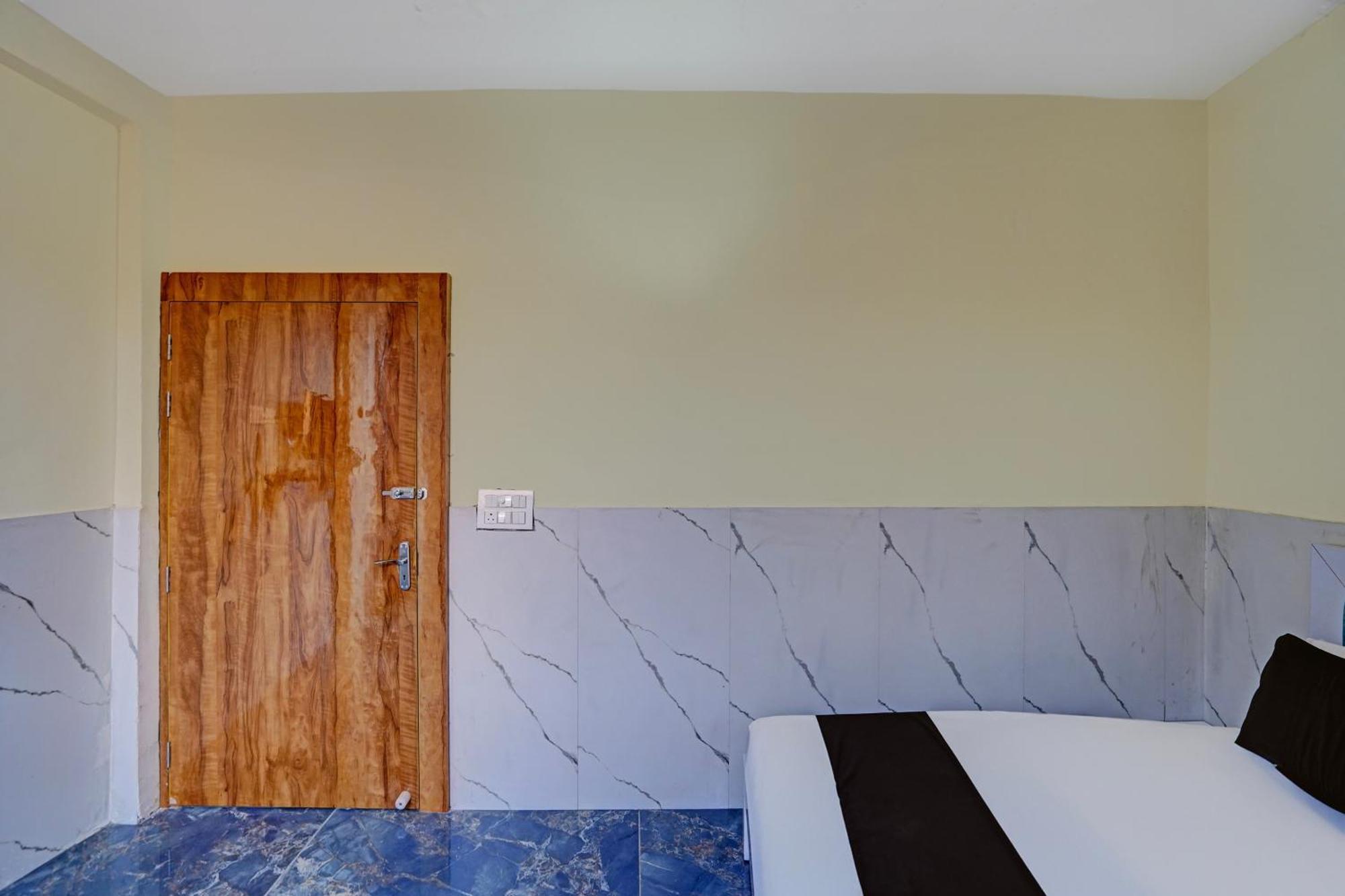 Hotel O Abhinav Hotel Нойда Экстерьер фото